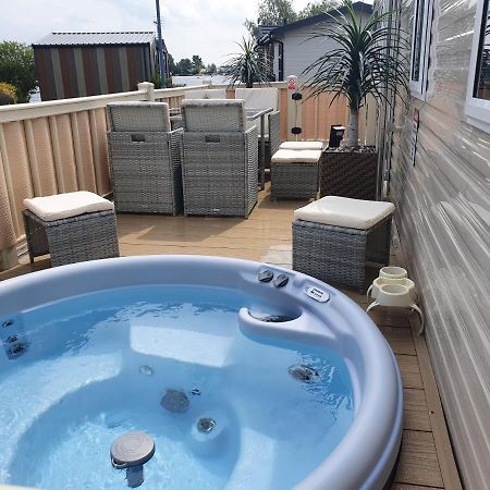 Relaxing Breaks With Hot Tub At Tattershal Lakes 3 Bedroom Tattershall Buitenkant foto