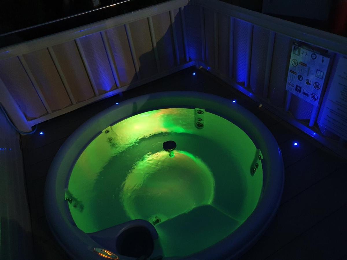 Relaxing Breaks With Hot Tub At Tattershal Lakes 3 Bedroom Tattershall Buitenkant foto