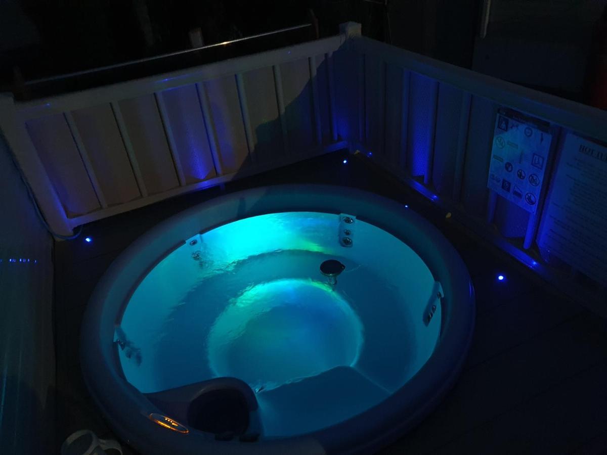 Relaxing Breaks With Hot Tub At Tattershal Lakes 3 Bedroom Tattershall Buitenkant foto