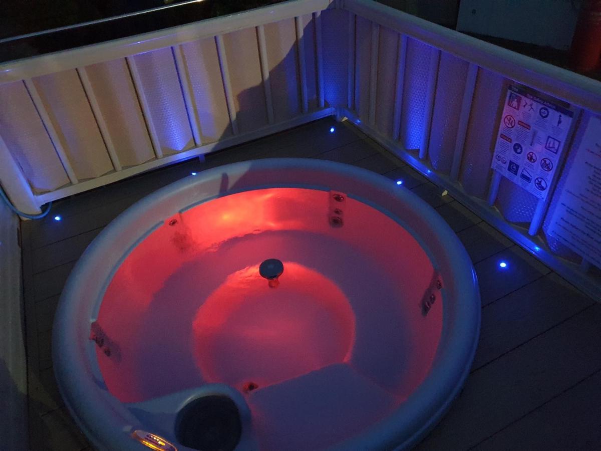 Relaxing Breaks With Hot Tub At Tattershal Lakes 3 Bedroom Tattershall Buitenkant foto